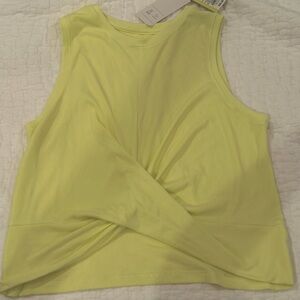 All in motion cropped twist tank
